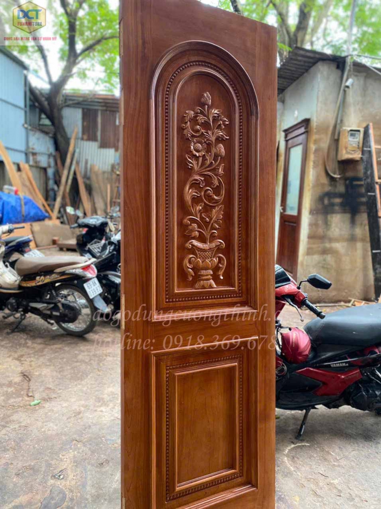 Mẫu cửa phòng tân cổ điển gỗ gõ đỏ CP53DG cao cấp